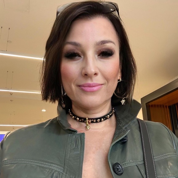 Shows!!!!! “Liked To Be Notified of My Live Show”. Give away. - Picture 4 of 16